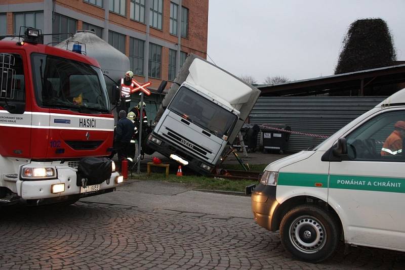 Dopravní nehoda nákladního vozidla a vlaku ve Svitu