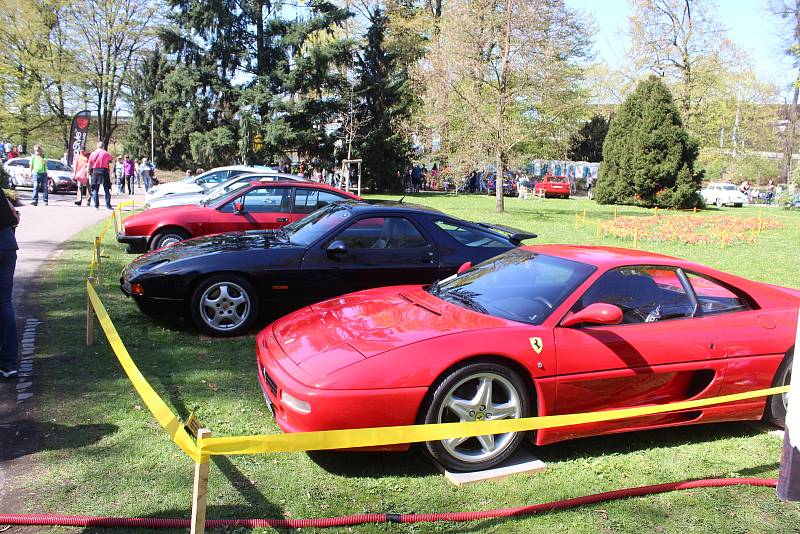 Na 2. ročníku automobilové show CzechDrive si přišli na své zejména zarytí automobiloví fanoušci. Počty exponátů se vyšplhaly téměř ke dvou stovkám.