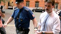 Zdeněk Housar podle soudu znásilnil poštovní doručovatelku. V minulosti už strávil za mřížemi jedenáct let.