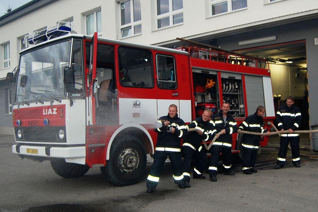 KOZLŮV HASIČSKÝ POČIN: Valašskokloboučtí hasiči si poradí s ohněm i sršni -  Zlínský deník