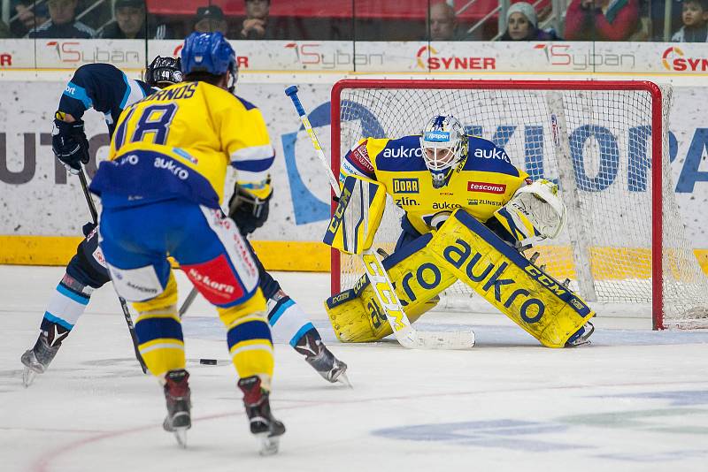 Utkání 42. kola Tipsport extraligy ledního hokeje se odehrálo 21. ledna v liberecké Home Credit areně. Utkaly se celky Bílí Tygři Liberec a Aukro Berani Zlín. Na snímku vpravo Libor Kašík.