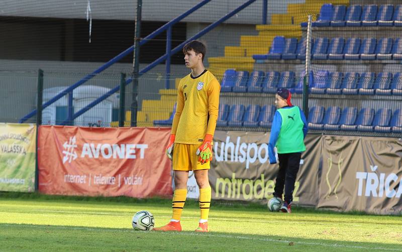 Fotbalisté Německa (bílé dresy) do osmnácti let zdolali na stadionu ve Zlíně Ameriku 2:0