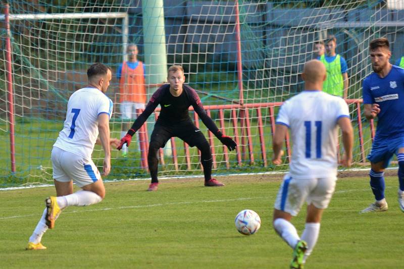 Fotbalisté Kvítkovic (modré dresy) doma prohráli s Baníkem Ostrava "B" 2:5.