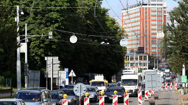 Oprava silnice v ulici Osvoboditelů ve Zlíně. Ilustrační foto
