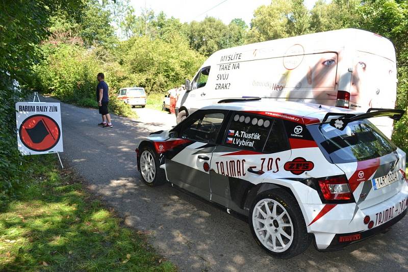 Piloti soutěžních vozů se připravovali v okolí Vizovic na Barum Rally