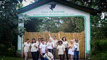 Česko-indonéský tým ochranářů pracujících v záchranném a rehabilitačním centru