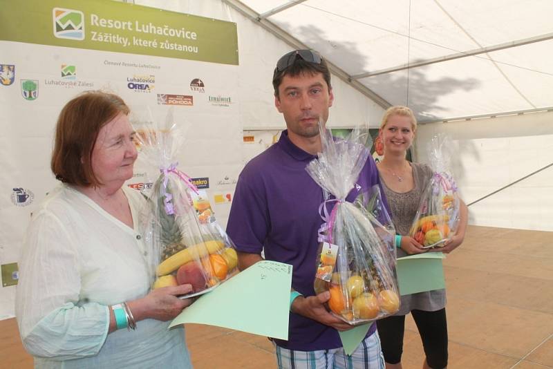 Vítězové soutěže v rozpoznávání exotického ovoce.