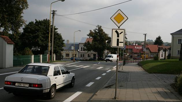 Jedna z nejfrekventovanějších křižovatek ve Vizovicích má změněnou přednost.