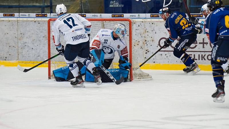 Hokejisté Zlína (modré dresy) ve 28. kole TIpsport extraligy vyzvali Plzeň.