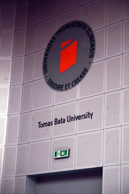 Prohlídkový den nově zrekonstruované auly Academia centra Univerzity Tomáše Bati ve Zlíně za přítomnosti hlavní architektky, prof. Evy Jiřičné, která novou podobu auly navrhovala.