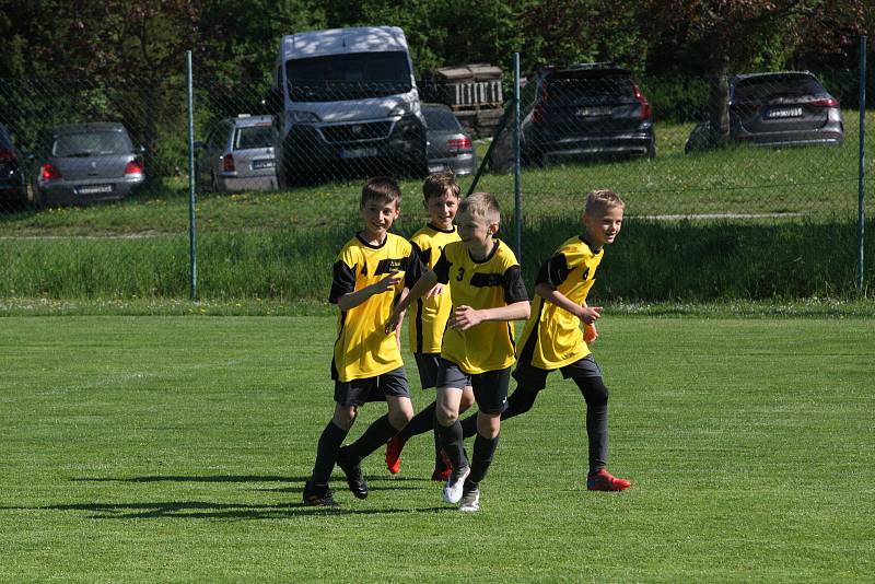 Krajské finále McDonald’s Cupu si v úterý na zlínské Vršavě podmanili žáci Základní školy Sportovní v Uherském Hradišti, kteří v obou kategoriích postoupili do celostátního finále.