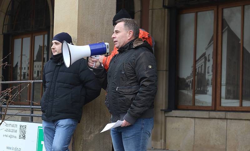 Fanoušci hokejového Zlína během nedělního odpoledne protestovali proti vedení klubu.