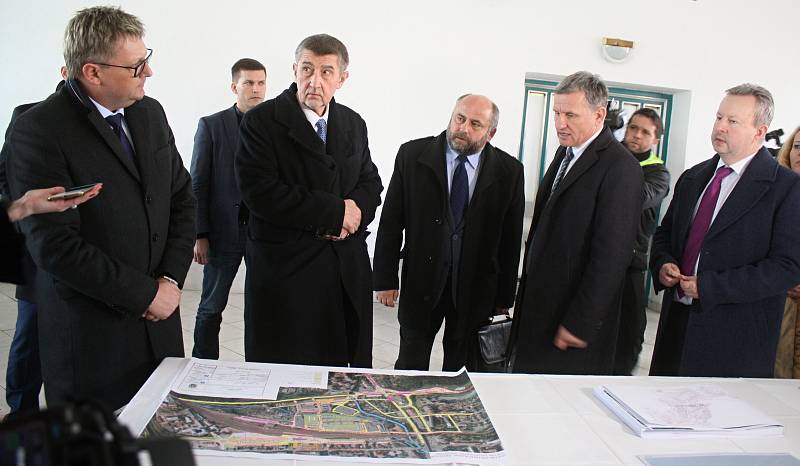 Premiér v demisi Andrej Babiš zavítal do Vsetína. Na programu byla i prohlídka vsetínského nádraží, které čeká rozsáhlá rekonstrukce.
