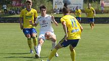 Derby ve třetí lize mezi fotbalisty Zlína (žluté dresy) a Slovácka skončilo remízou 1:1.