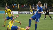 Fotbalisté Slavičína (v modrých dresech) na úvod přípravy zvítězili na Vršavě se Zlínem B 2:1