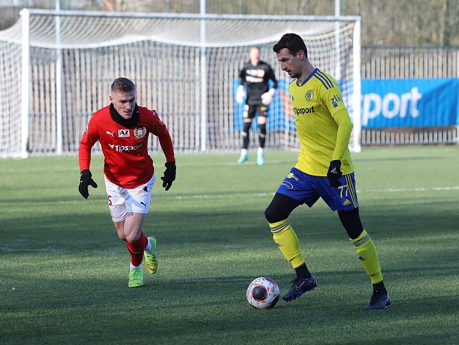 Fotbalisté Zlína (žluté dresy) zakončili zimní Tipsport ligu domácím zápasem se Zbrojovkou Brno.