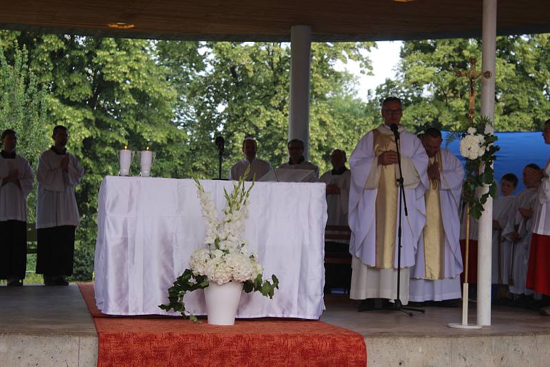 Mše svatá k svátku Těla a Krve Páně ve zlínském Parku Komenského. 23.6.2019