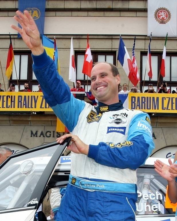 Vyhlášení vítězů 44.ročníku Barum Czech Rally na náměstí Míru ve Zlíně.