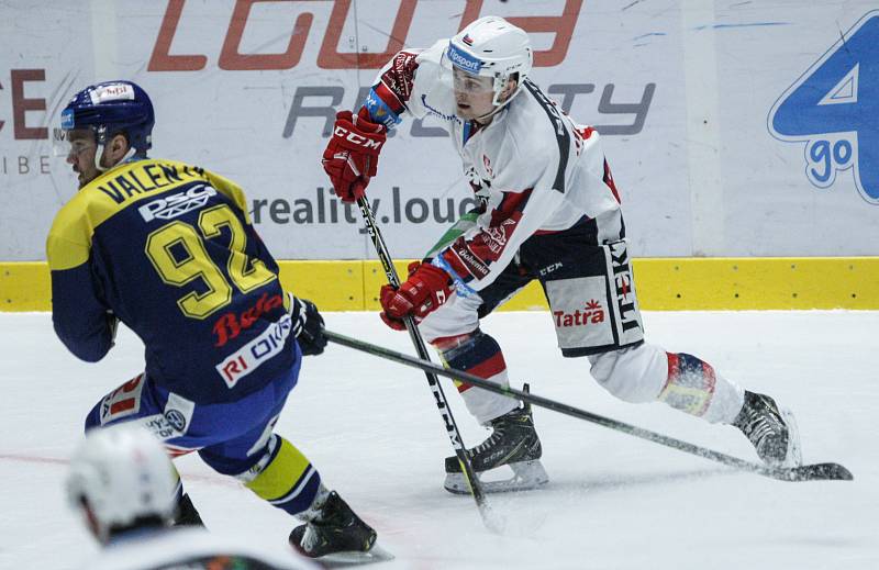 Hokejové utkání 48. kola Tipsport extraligy v ledním hokeji mezi HC Dynamo Pardubice a PSG Berani Zlín (ve žlutoodrém) v pardudubické ČSOB pojišťovna ARENĚ.