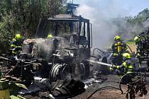 Požár zničil zemědělský stroj u Komárova na Zlínsku. 19.6.2022