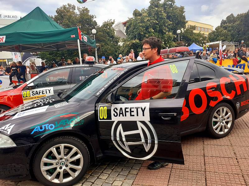 Vítězem 50. ročníku Barum Czech Rally Zlín se stal Jan Kopecký. Letošní barumku přišly na náměstí Míru ve Zlíně zakončit stovky  lidí. 29. srpna 2021