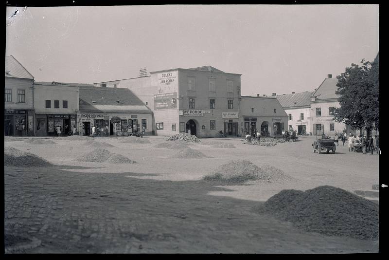 Fotografie k seriálu Proměny zlínského náměstí.