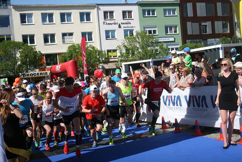 V sobotu se v závěru Filmového festivalu se více než tisícovka běžců zaběhla půlmaraton ulicemi Zlína.