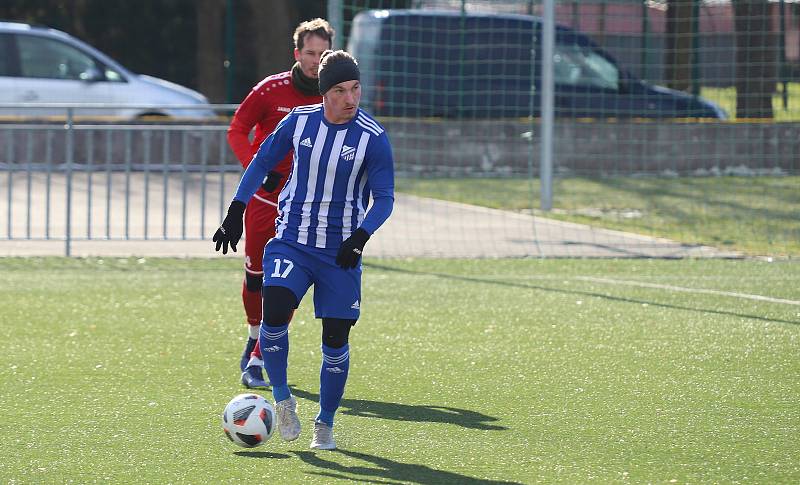 Fotbalisté Kvítkovic (modrobílé dresy) v přípravném utkání nestačili na Púchov.