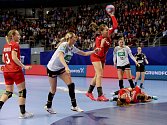 České házenkářky (červené dresy) prohrály v posledním zápase základní skupiny D mistrovství Evropy s Německem 28:30 a na turnaji skončily.