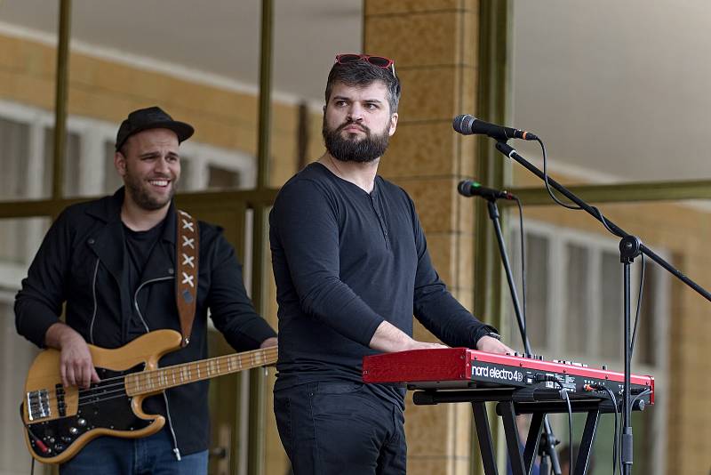 Sobotní slunný den vnesl lidem úsměvy do tváří. Program zahájení lázeňské sezóny si náležitě užili.