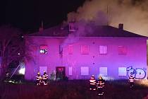 Jeden člověk nepřežil požár vybydleného domu v otrokovických Kvítkovicích, 3. 12. 2022