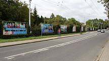 Muž sprejoval na billboardy u nákupního centra ve Zlíně