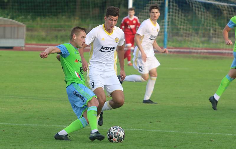 Fotbalisté Zlína B (bílé dresy) na úvod přípravy zvítězili a hřišti v Hranicích na Moravě 4:1.