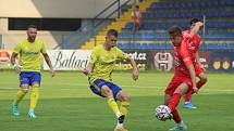 Fotbalisté Zlína (žluté dresy) v posledním přípravném zápase jen remizovali s brněnskou Zbrojovkou 1:1.