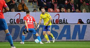 Fotbalisté Zlína (žluté dresy) se ve 22. kole FORTUNA:LIGY představili v Plzni.