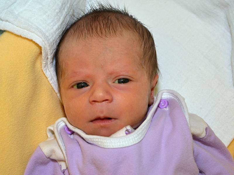 Karolína Pěluchová z Kroměříže se narodila 30.01.2012 s váhou  2530g, velká 44 cm