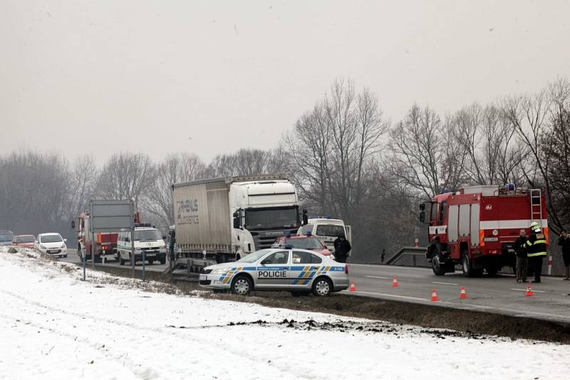 Tragická autonehoda na silnici mezi Příluky a Želechovicemi.