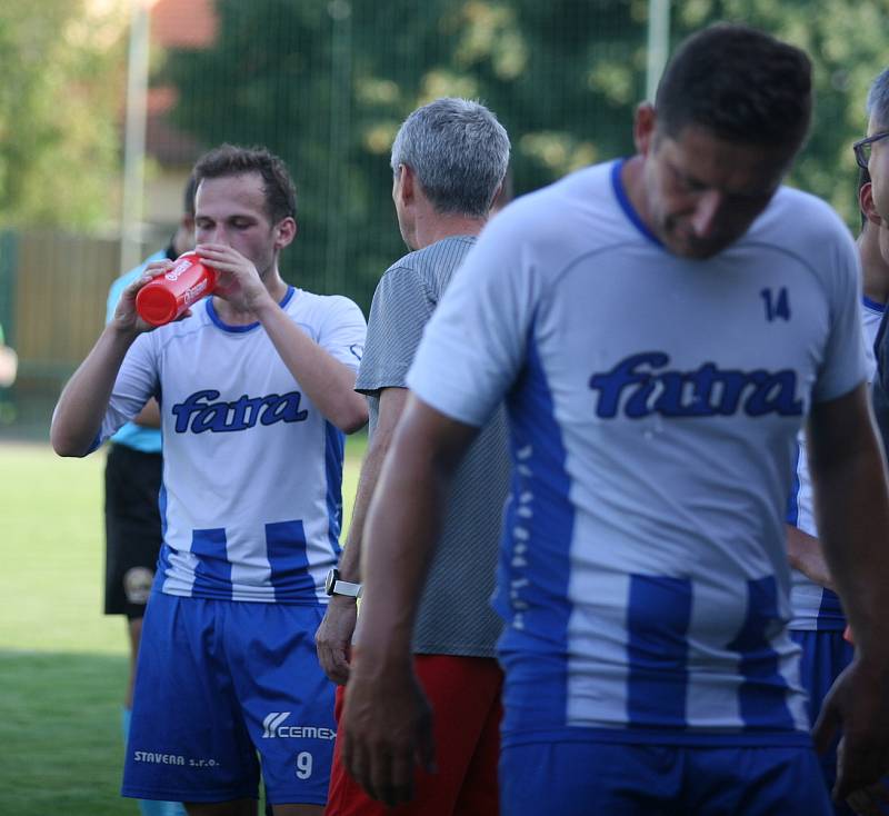 Fotbalisté Napajedel (v bílém) v sobotním 3. hraném kole krajského přeboru doma porazili Nedašov 2:0.