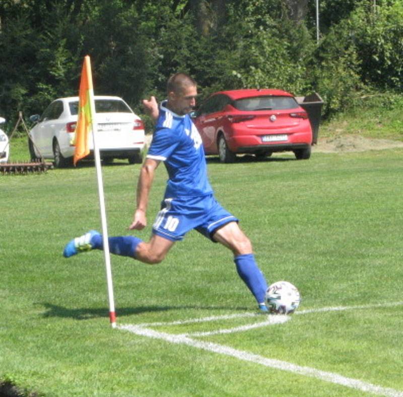 Fotbalista Slavičína Ondřej Školník vstřelil o víkendu v úvodním zápase Divize E Valašskému Meziříčí tři branky za dvacet minut.