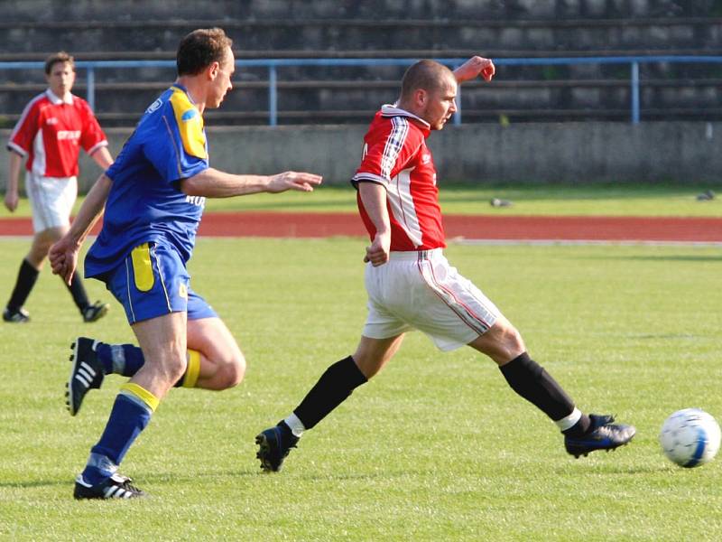 I. A třída: Jiskra Otrokovice (v červeném) - Žalkovice 1:2 (0:1)