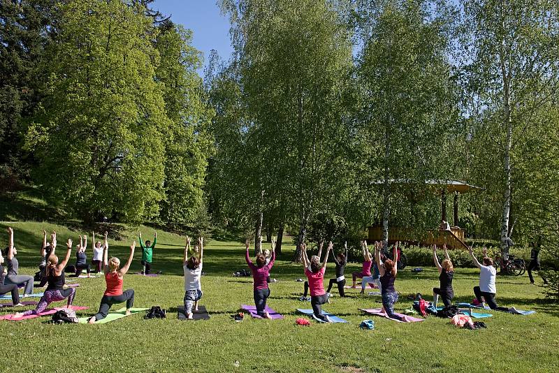 Sobotní slunný den vnesl lidem úsměvy do tváří. Program zahájení lázeňské sezóny si náležitě užili.