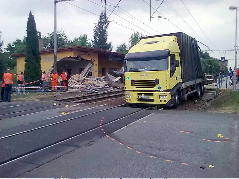 Srážka rychlíku s kamionem ve Spytihněvi