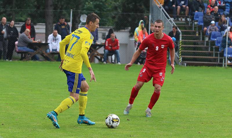 Fotbalisté Zlína (žluté dresy) ve 2. kole MOL Cupu zvítězili na hřišti divizního Startu Brno 3:0