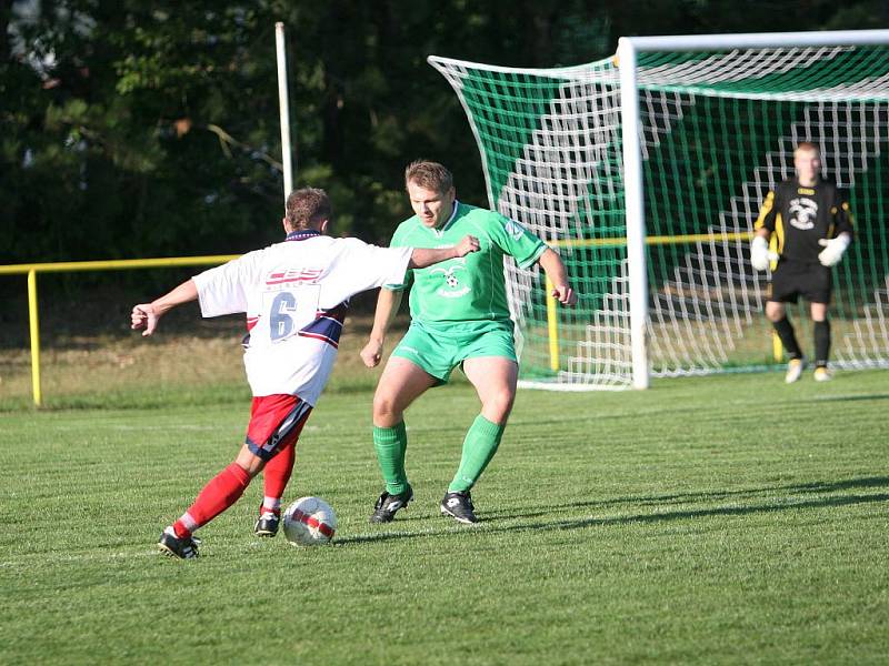 Fotbal - Mladcová B (bílí) – Racková B