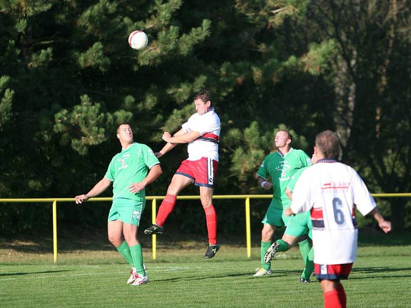 Fotbal - Mladcová B (bílí) – Racková B