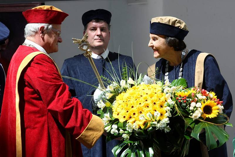 Udělení čestné hodnosti Doctor Honoris Causa Univerzity Tomáše Bati ve Zlíně paní Sonje Bata.