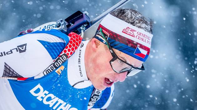  Jakub Štvrtecký před startem Světového poháru v biatlonu 2023 - 2024.