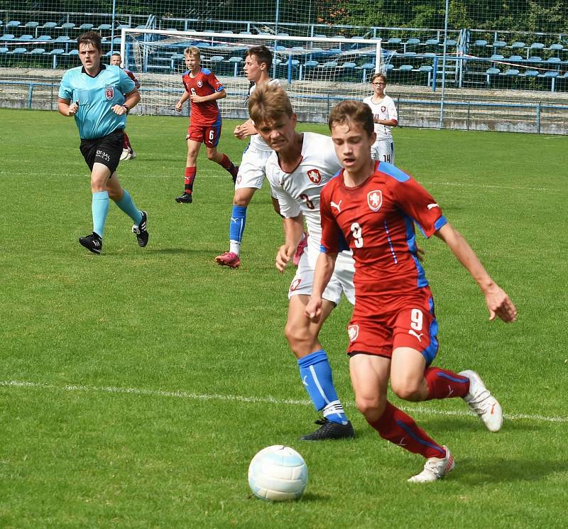 Fotbalové naděje ze Zlína a Slovácka se představily na reprezentačním kempu U15 v Břeclavi.