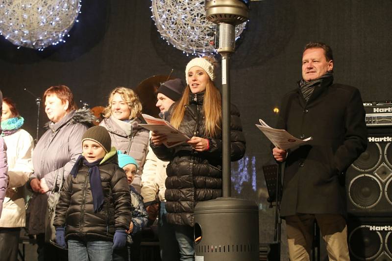 Česko zpívá koledy na náměstí Míru ve Zlíně