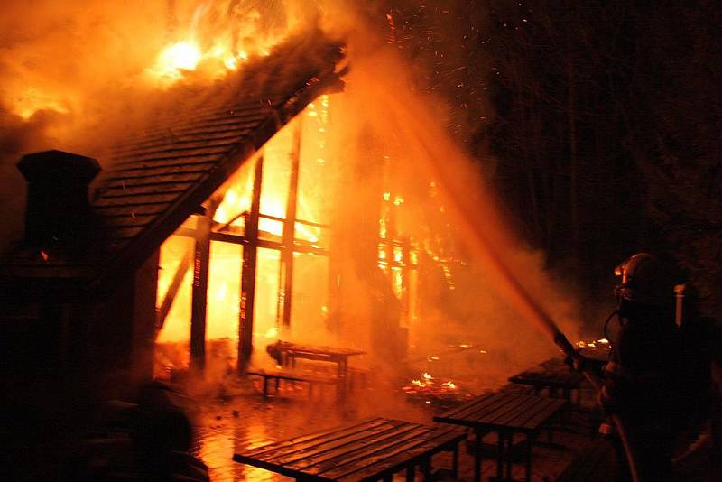 Ve Zlíně na Kocandě došlo k rozsáhlému požáru známé restaurace.